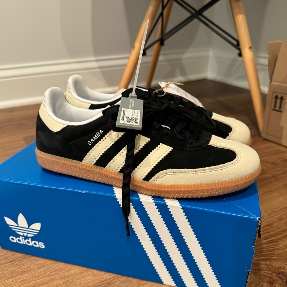 BRAND NEW! Adidas Samba OG sneakers in Black. With Box and Tags. US Size 7M/8W